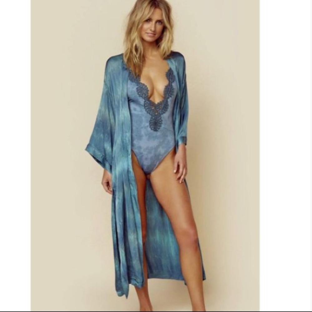Blue life robe